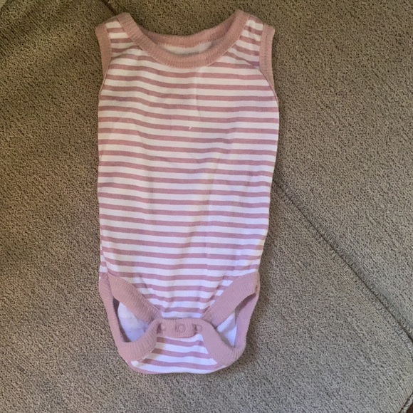 Kyle&Deena 3 piece onesie set. - Picture 4 of 4